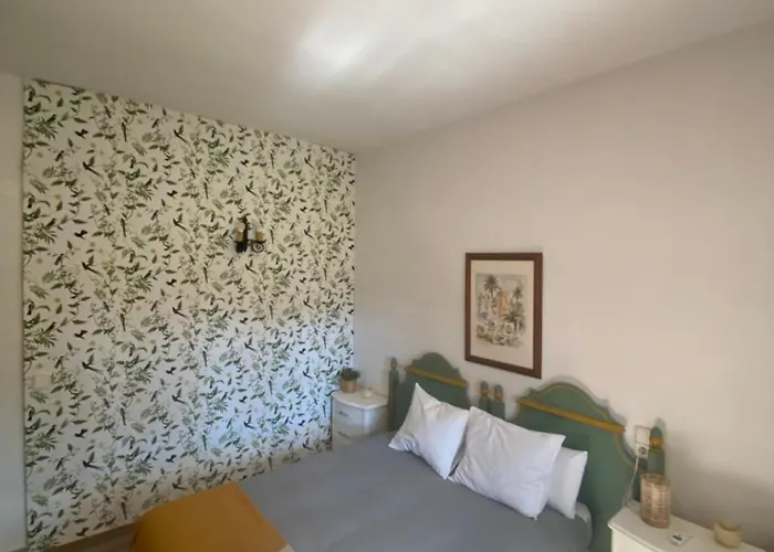 Pink Lemon House Bed & Breakfast *