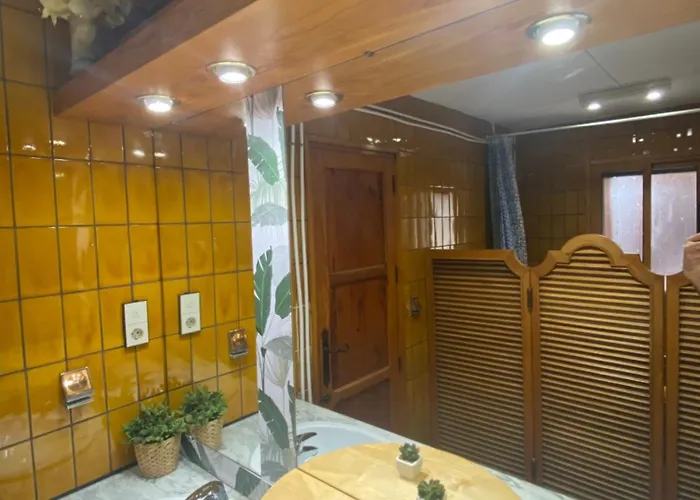 Pink Lemon House Bed & Breakfast