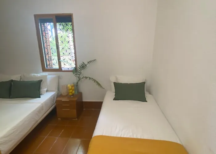 Pink Lemon House Bed & Breakfast *