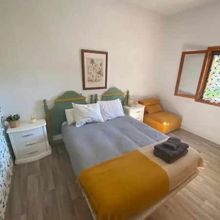 Pink Lemon House Bed & Breakfast *