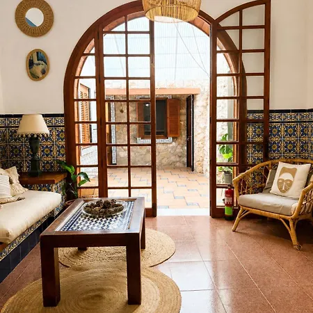 Pink Lemon House Bed & Breakfast Elche